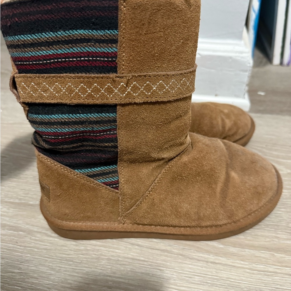 Minnetonka Tan and Multicolor Winter Boots